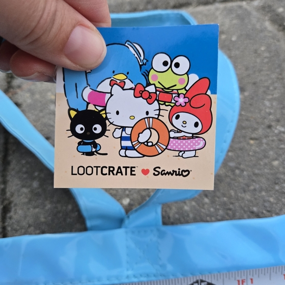 Lootcrate and Sanrio hello kitty vinyl beach tote bag - Picture 5 of 6
